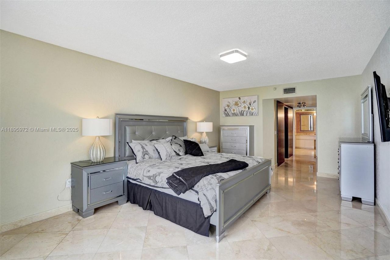 16711 Collins Ave, Unit 1208, Sunny Isles Beach, FL 33160 Photo