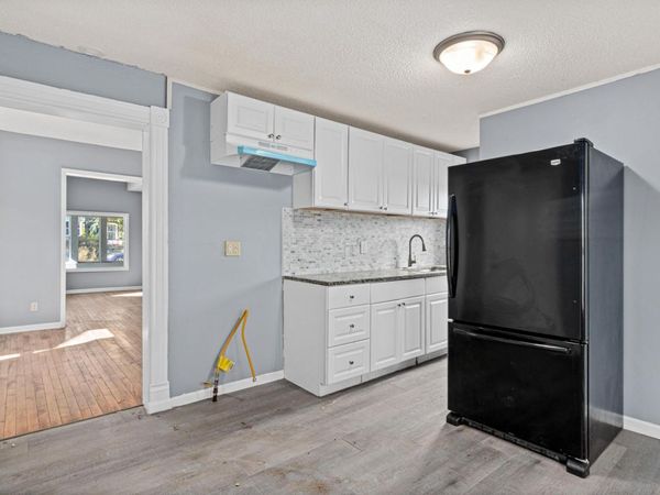 1098 Woodbridge Street, Saint Paul, MN 55117