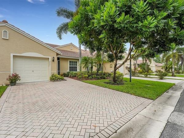 2041 Stonington Ter, West Palm Beach, FL 33411