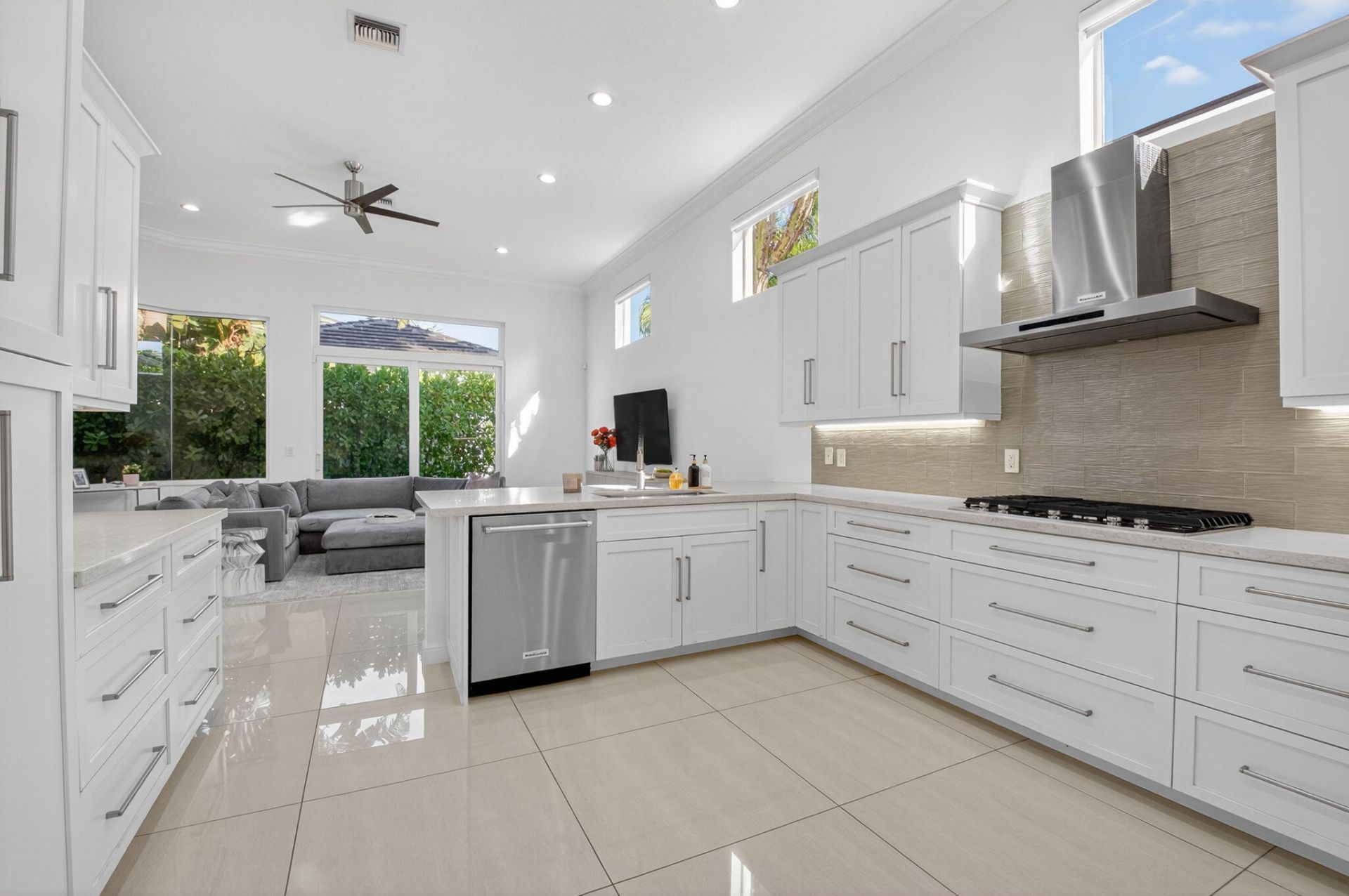 6270 NW 43rd Terrace, Boca Raton, FL 33496 Photo