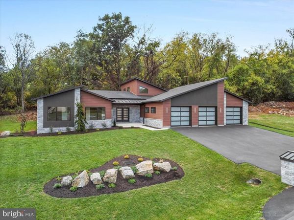 1868 CARRERA DRIVE, CHAMBERSBURG, PA 17202