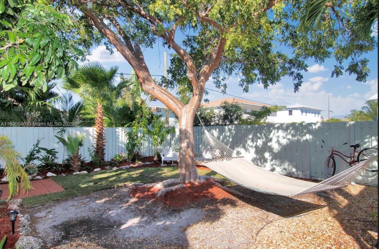 251 2nd St, Key Colony, FL 33051 Photo