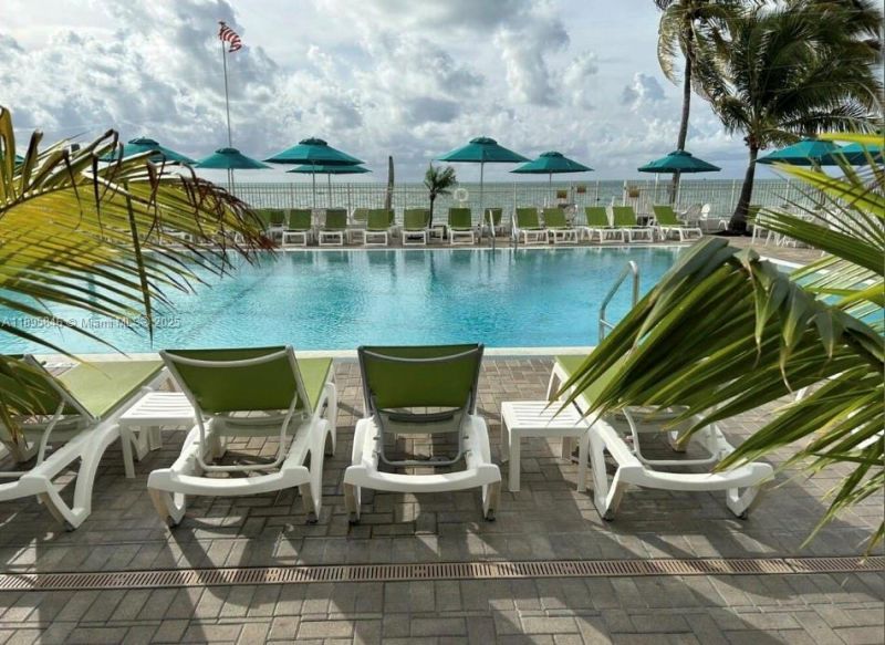 251 2nd St, Key Colony, FL 33051 Photo