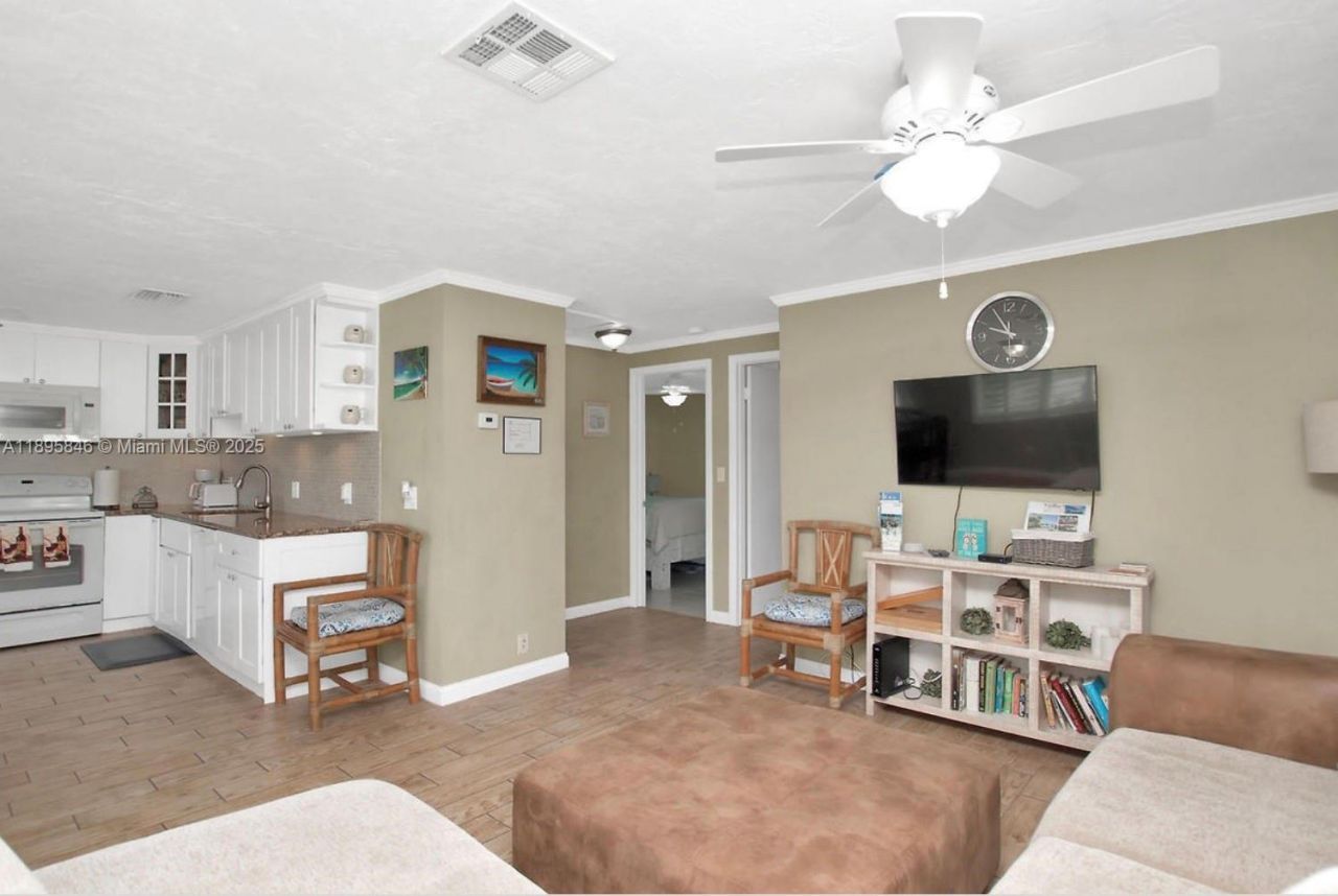 251 2nd St, Key Colony, FL 33051 Photo