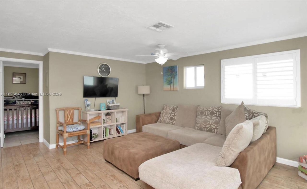 251 2nd St, Key Colony, FL 33051 Photo