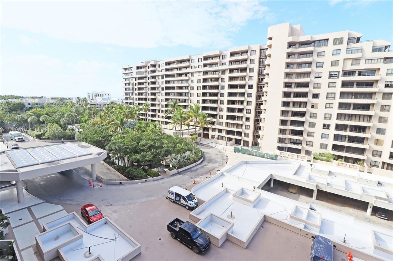 201 Crandon Blvd, Unit 636, Key Biscayne, FL 33149 Main Photo