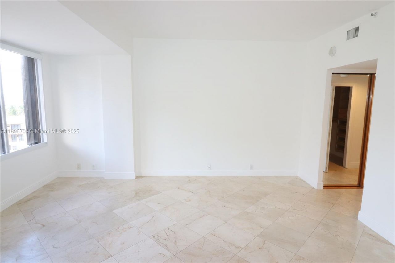 201 Crandon Blvd, Unit 636, Key Biscayne, FL 33149 Photo