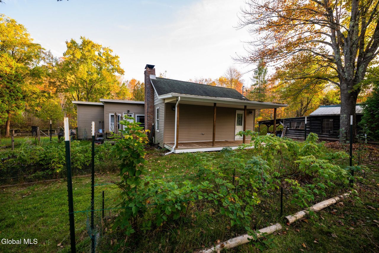 261 Old Post Road, Ballston Spa, NY 12020 Main Photo