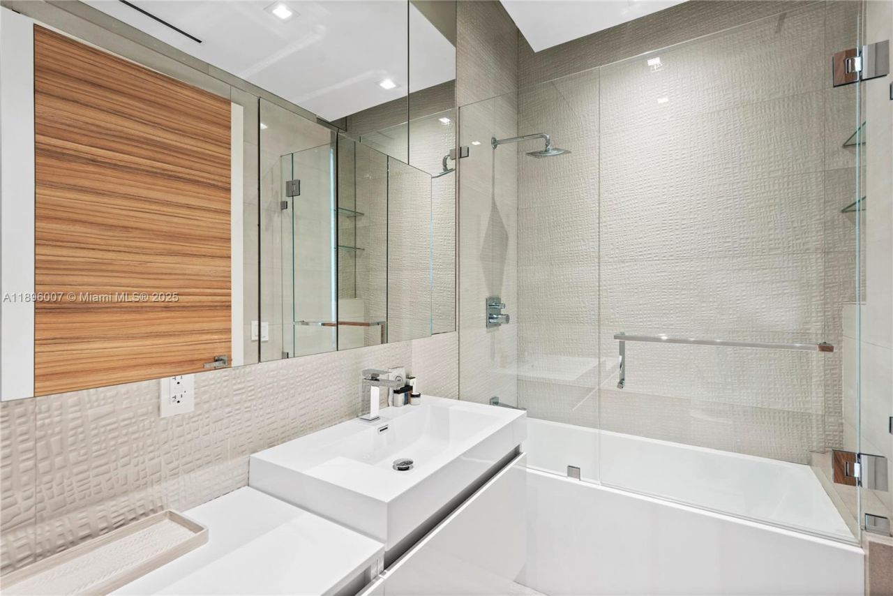 418 Sunset Dr, Hallandale Beach, FL 33009 Photo