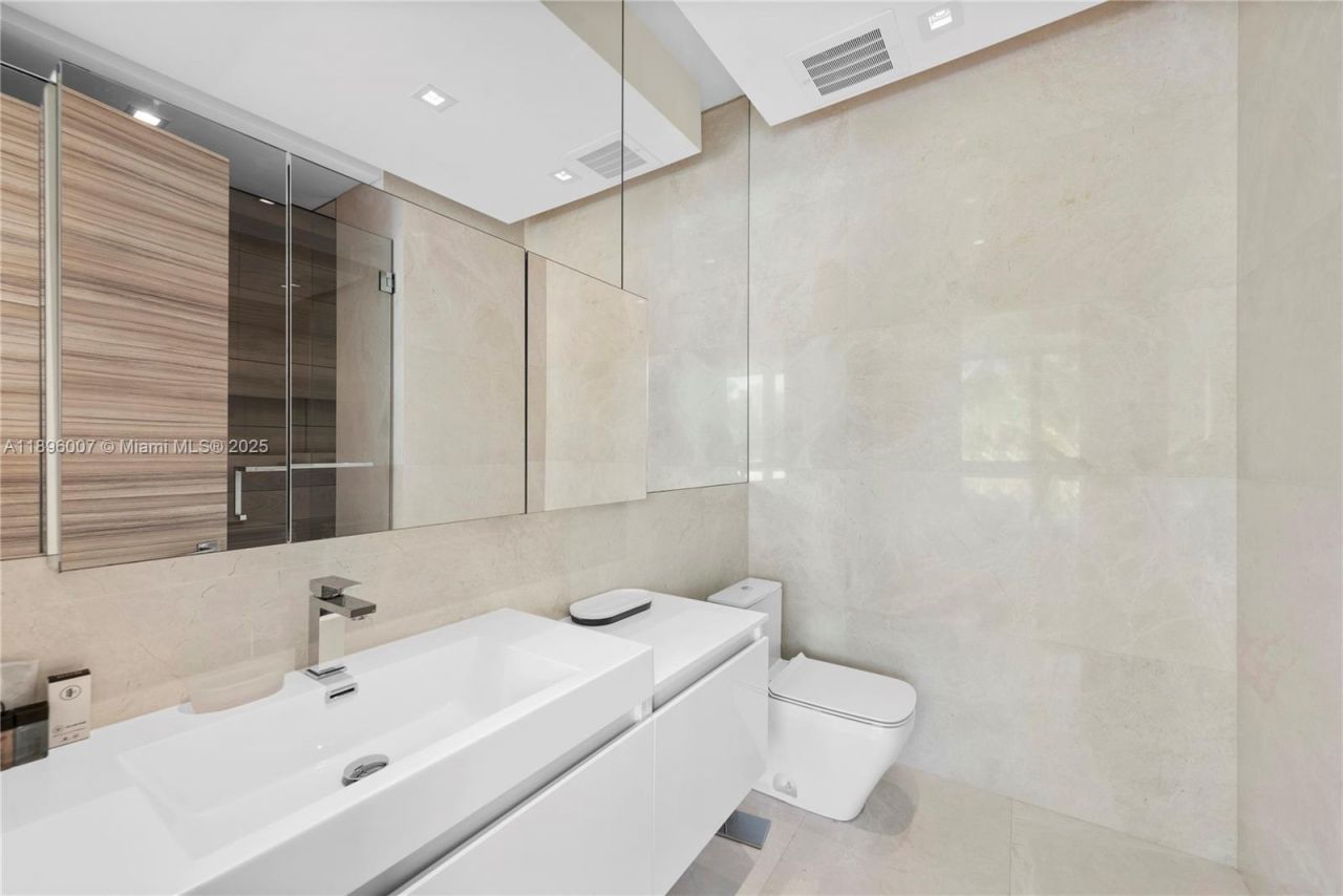 418 Sunset Dr, Hallandale Beach, FL 33009 Photo