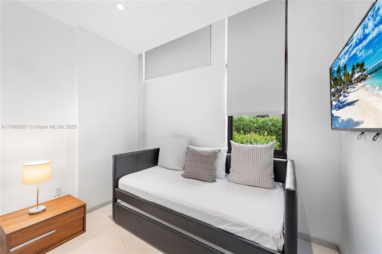 418 Sunset Dr, Hallandale Beach, FL 33009 Photo