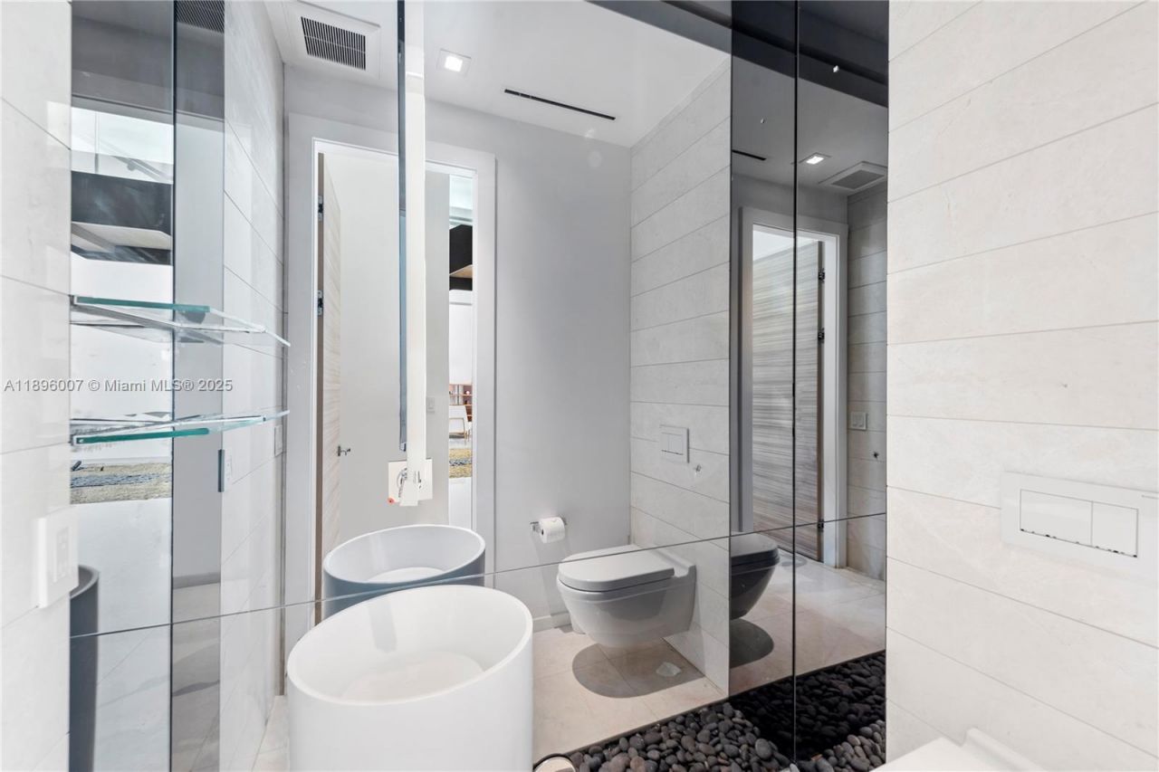 418 Sunset Dr, Hallandale Beach, FL 33009 Photo