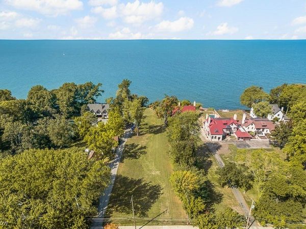 10211 Lake Shore Boulevard, Bratenahl, OH 44108