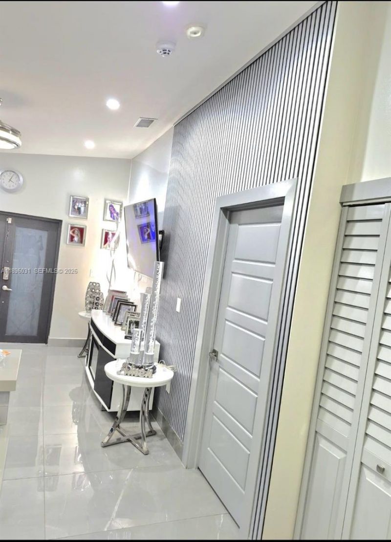 3118 W 71st Pl, Hialeah, FL 33018 Photo