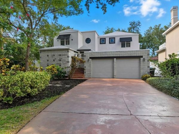 2713 CHAMBRAY LANE, TAMPA, FL 33611