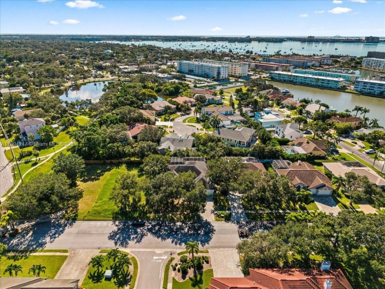 2706 Skimmer Point Dr S Gulfport, Saint Petersburg, FL 33707 Photo