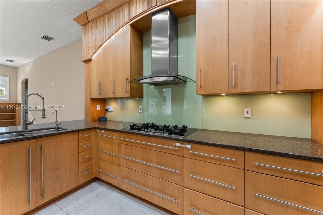 2706 Skimmer Point Dr S Gulfport, Saint Petersburg, FL 33707 Photo