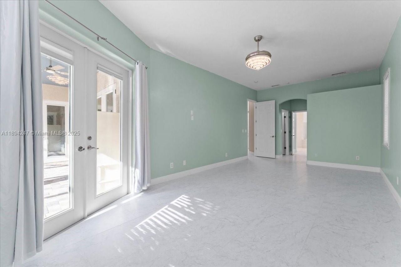2706 Skimmer Point Dr S Gulfport, Saint Petersburg, FL 33707 Photo