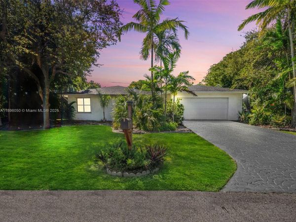 8520 SW 179th St, Palmetto Bay, FL 33157