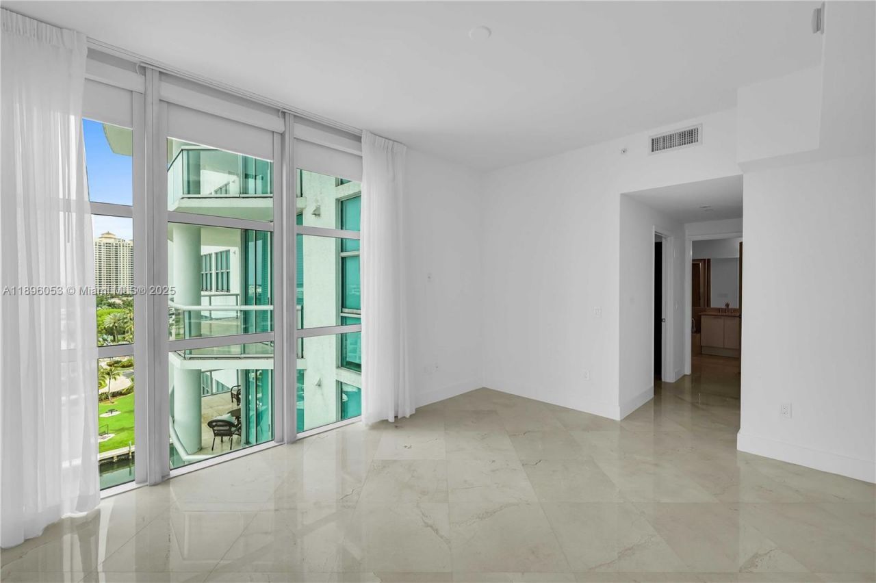 3131 NE 188th St, Unit 2-1005, Aventura, FL 33180 Photo