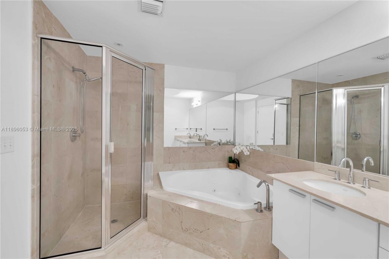 3131 NE 188th St, Unit 2-1005, Aventura, FL 33180 Photo