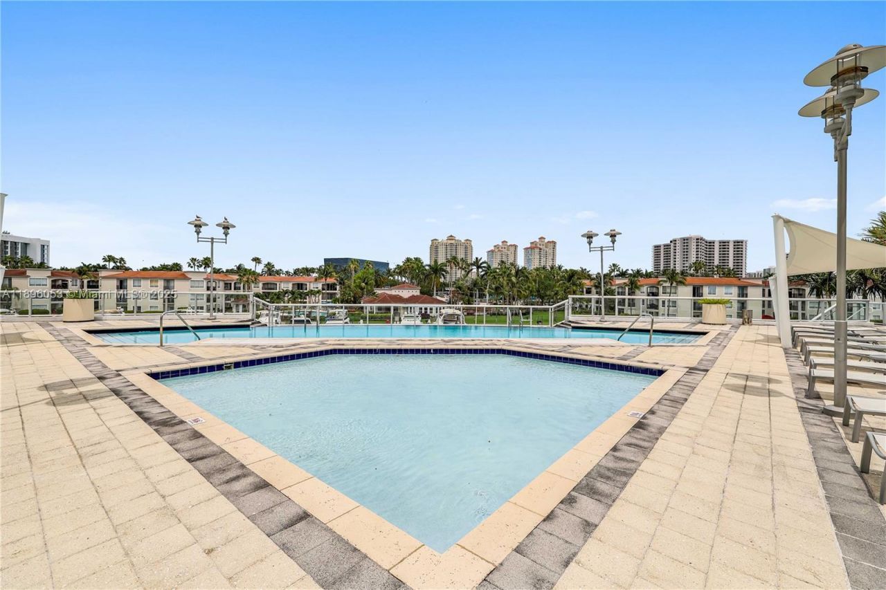 3131 NE 188th St, Unit 2-1005, Aventura, FL 33180 Photo