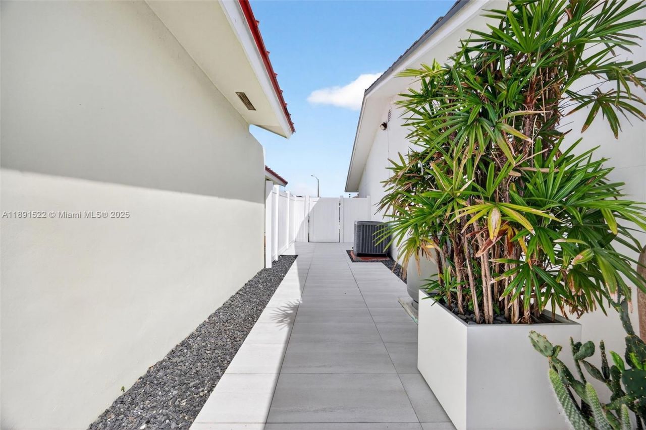 13280 SW 39th Ter, Miami, FL 33175 Photo