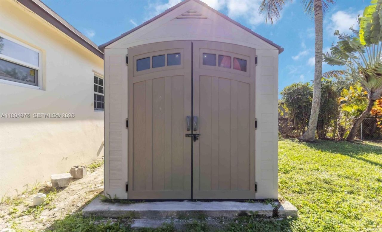 2411 SW 50th Ter, Fort Lauderdale, FL 33317 Photo