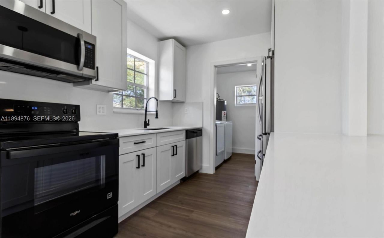 2411 SW 50th Ter, Fort Lauderdale, FL 33317 Photo