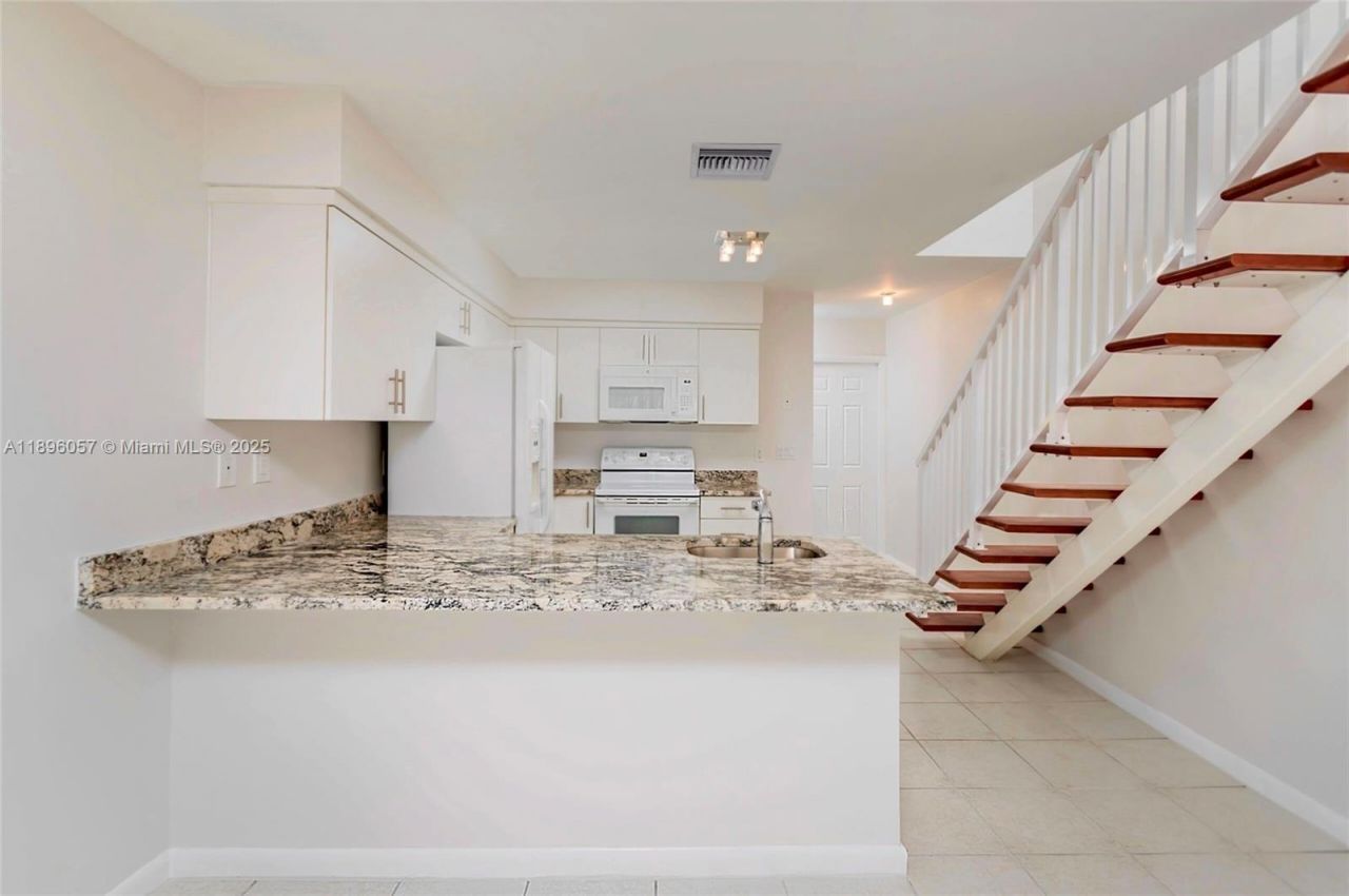 15389 S Dixie Hwy 25 Hwy, Palmetto Bay, FL 33157 Photo