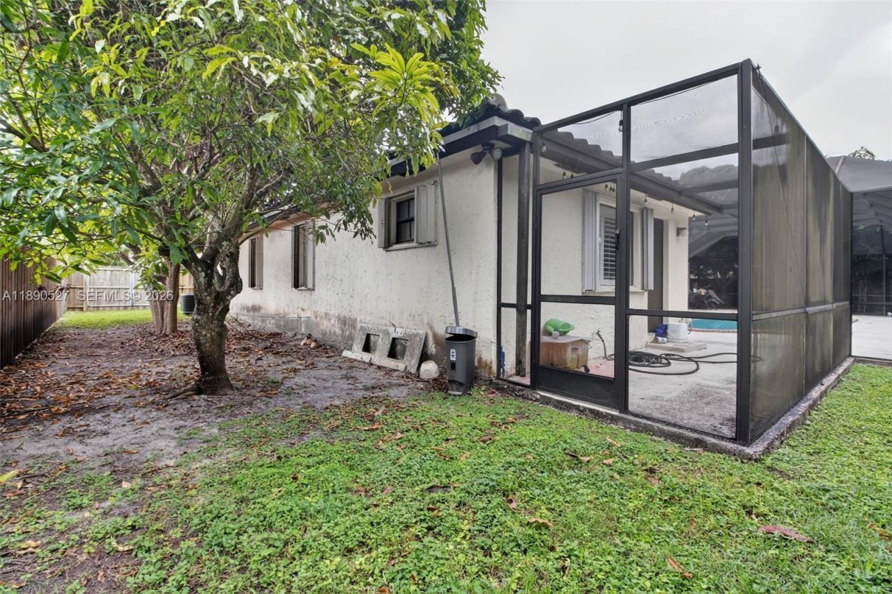 15181 SW 156th Ter, Miami, FL 33187 Photo