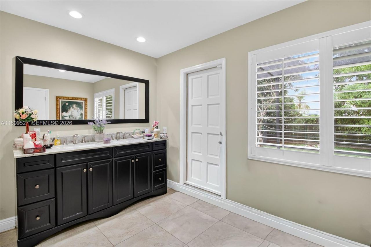 15181 SW 156th Ter, Miami, FL 33187 Photo