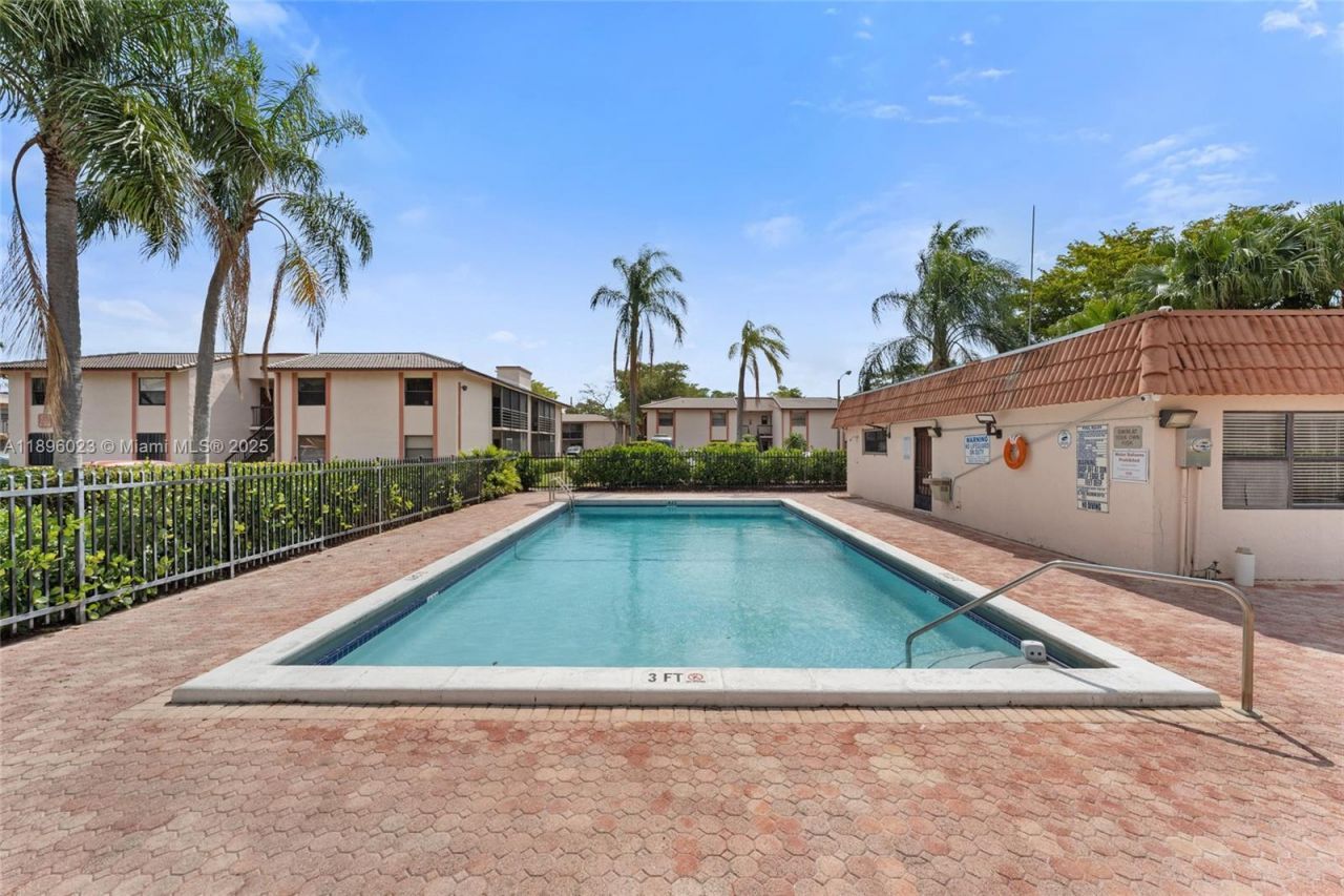 861 NE 207th Ln, Unit 202-14, Miami, FL 33179 Photo