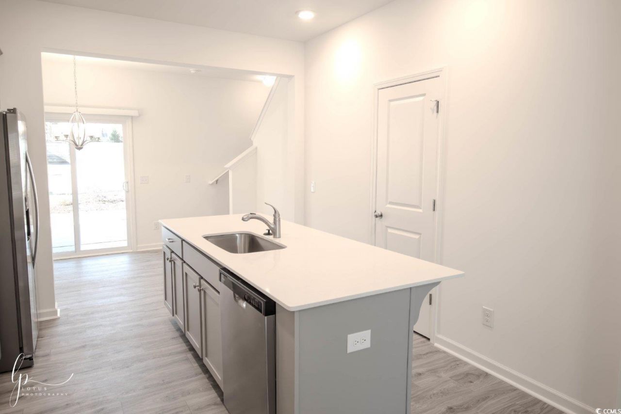 122 Crescent Way Photo 4