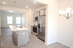 122 Crescent Way photo 4