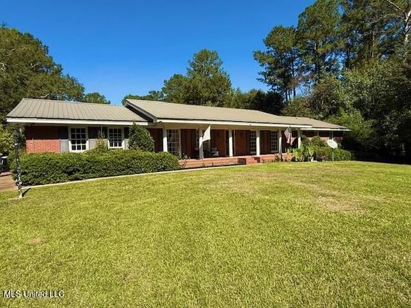 621 NW Magnolia Avenue, Magee, MS 39111