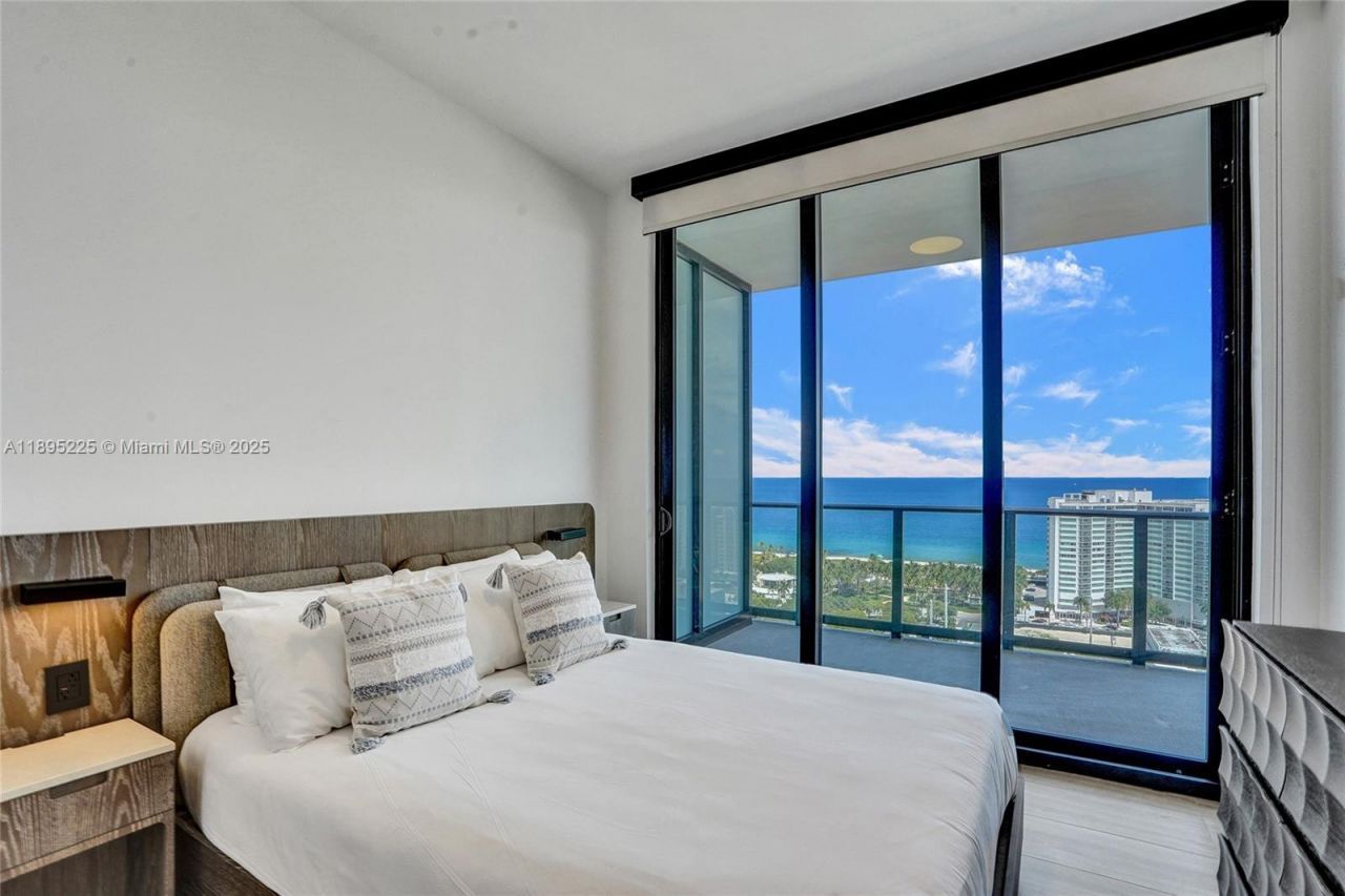 580 72nd Street, Unit 2102, Miami Beach, FL 33141 Photo