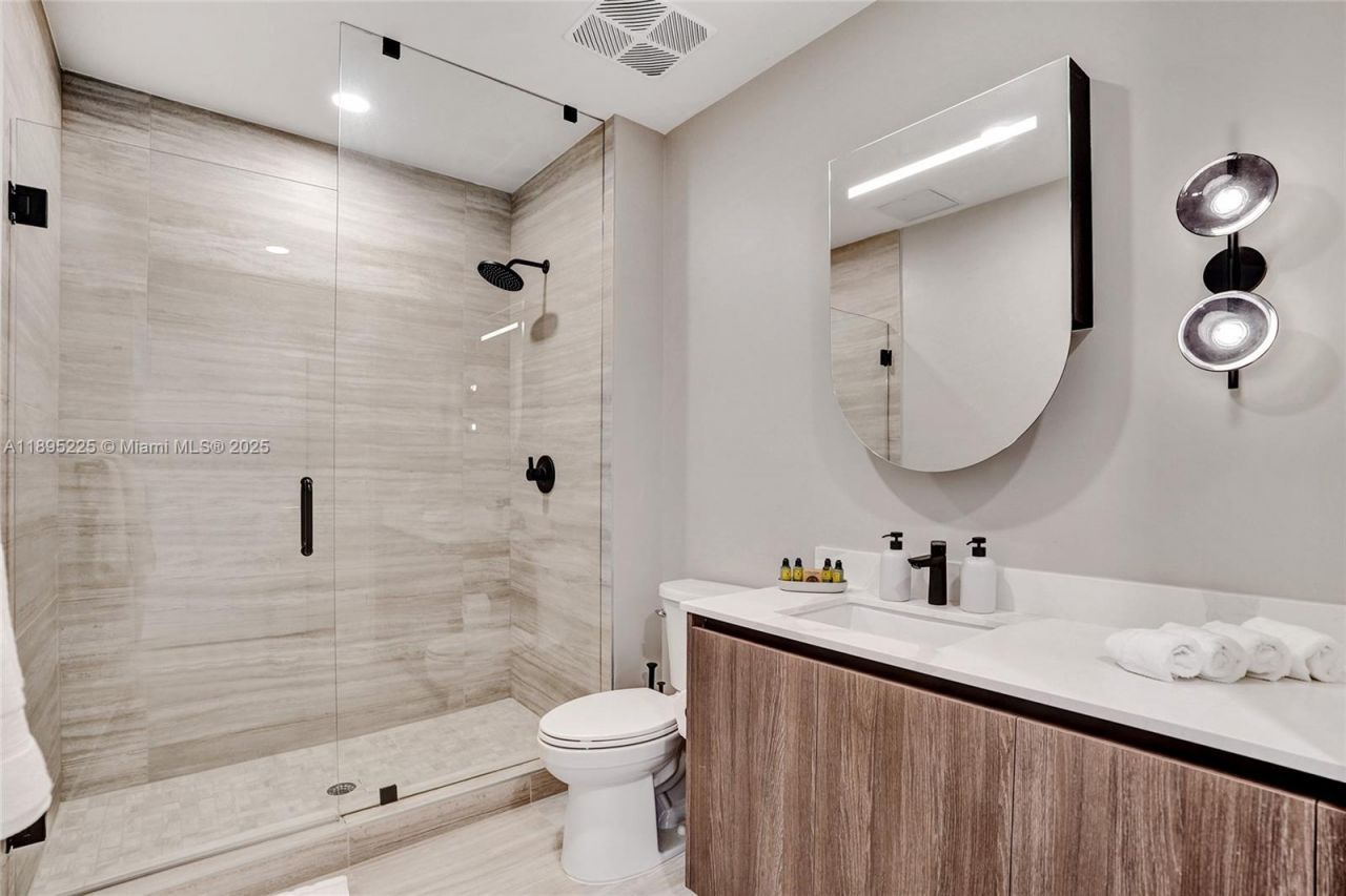 580 72nd Street, Unit 2102, Miami Beach, FL 33141 Photo