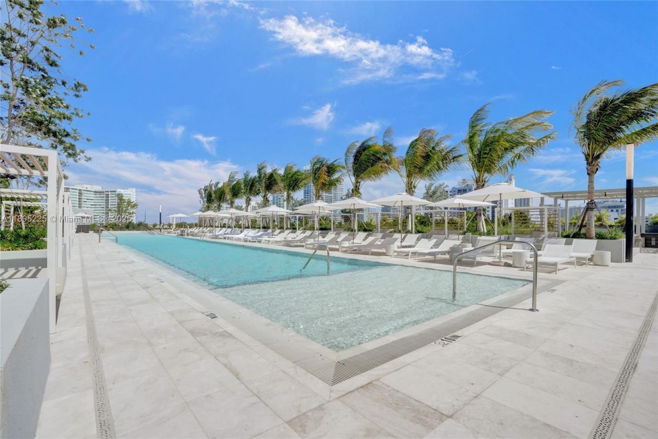580 72nd Street, Unit 2102, Miami Beach, FL 33141 Photo