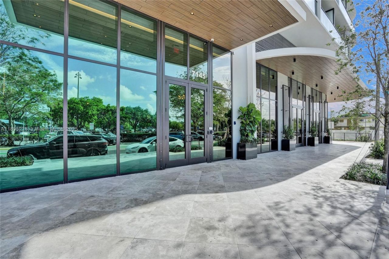 580 72nd Street, Unit 2102, Miami Beach, FL 33141 Photo