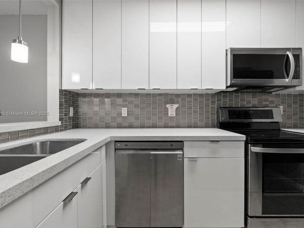 3586 N University Dr, Unit U-6, Coral Springs, FL 33065