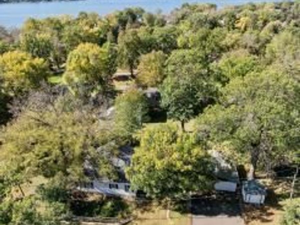 9900 26th Avenue N, Plymouth, MN 55441