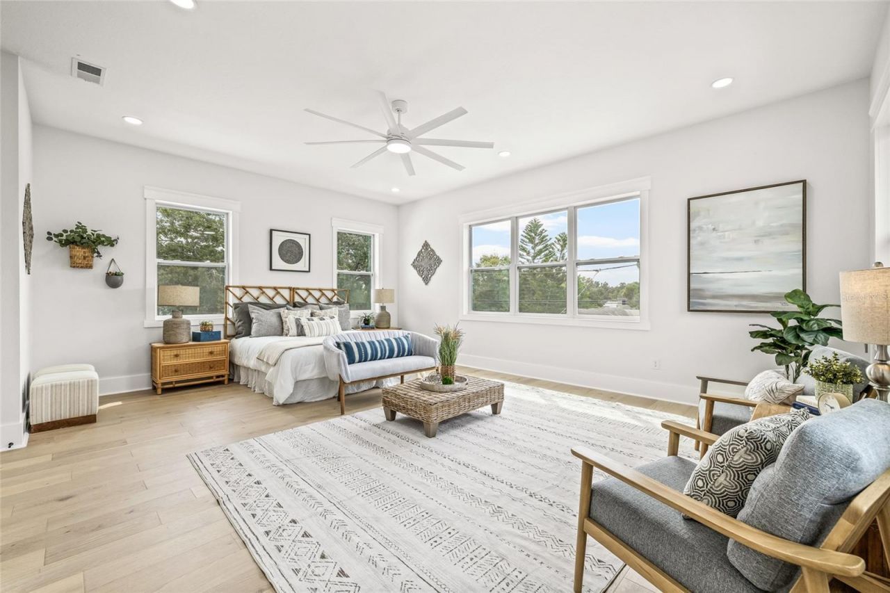 726 52nd Avenue N, Saint Petersburg, FL 33703 Photo