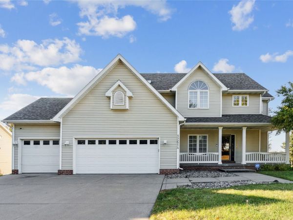 12614 Ridgeview Drive, Urbandale, IA 50323