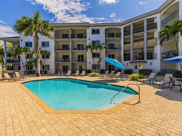 1100 Pine Ridge RD, NAPLES, FL 34108
