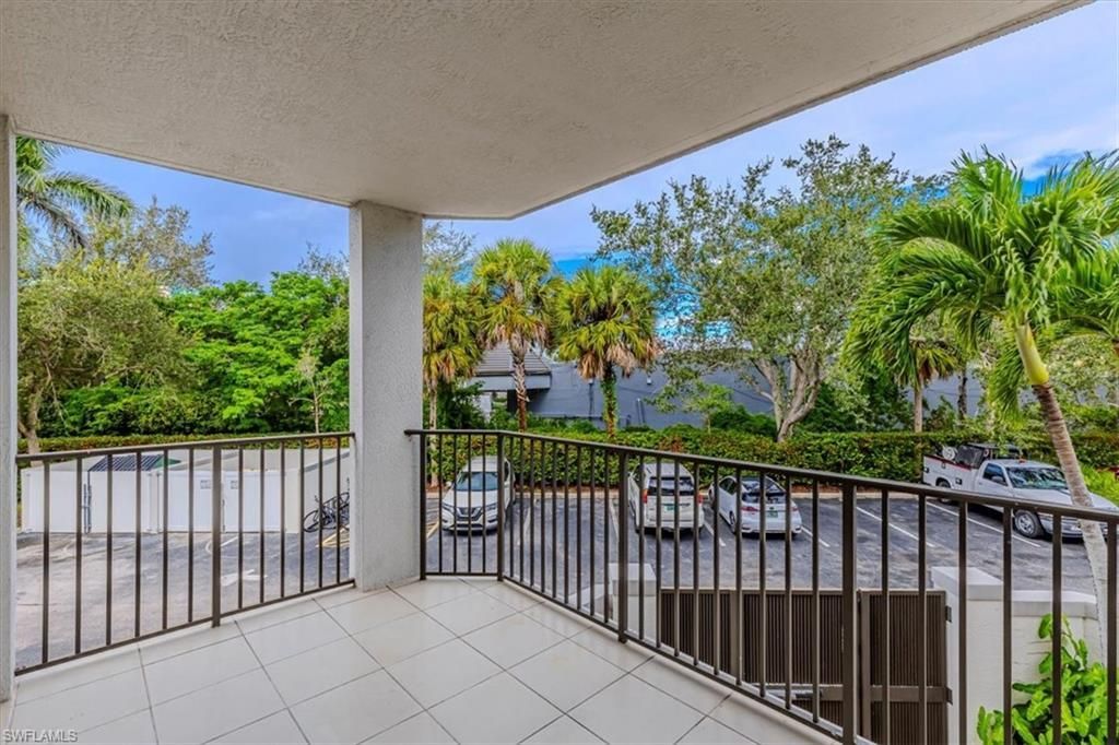 1100 Pine Ridge Rd, Naples, FL 34108 Photo
