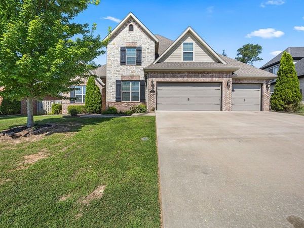 702 SE Eaton Street, Bentonville, AR 72712