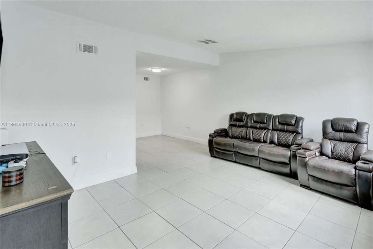6916 NW 166th Ter, Unit 1204, Miami Lakes, FL 33014 Photo