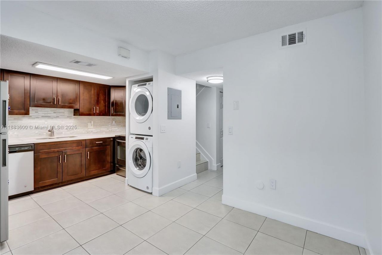 6916 NW 166th Ter, Unit 1204, Miami Lakes, FL 33014 Photo
