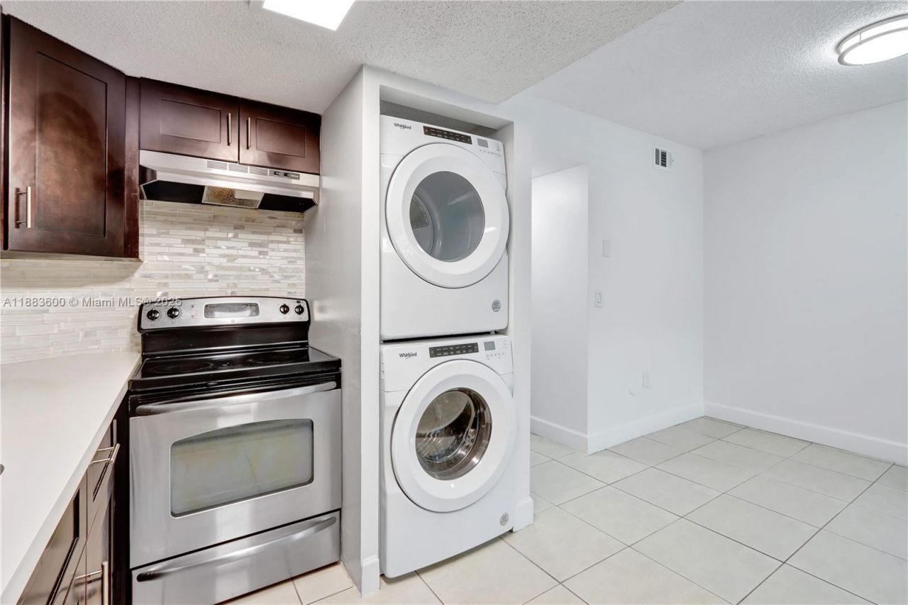 6916 NW 166th Ter, Unit 1204, Miami Lakes, FL 33014 Photo